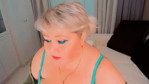 Snapshot of huge_booobs chatting on January 2025 07:06:01 PM milli online show from January 2025 07:06:01 PM