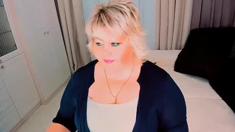 Snapshot of huge_booobs chatting on January 2025 01:58:01 PM milli online show from January 2025 01:58:01 PM