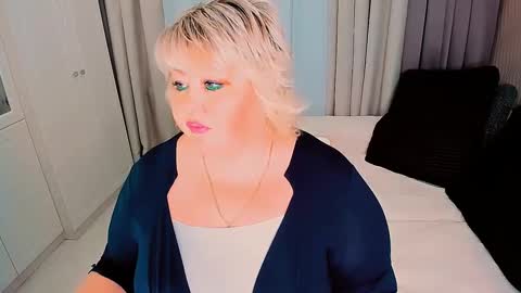 Snapshot of huge_booobs chatting on January 2025 05:02:02 PM milli online show from January 2025 05:02:02 PM