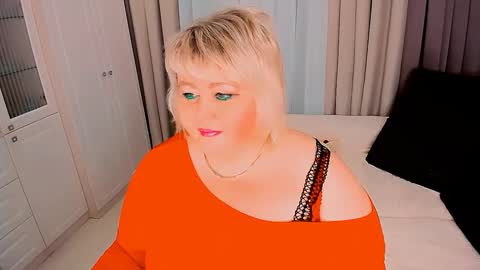 Snapshot of huge_booobs chatting on February 2025 02:24:01 PM milli online show from February 2025 02:24:01 PM