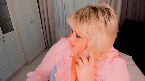 Snapshot of huge_booobs chatting on February 2025 07:49:01 PM milli online show from February 2025 07:49:01 PM