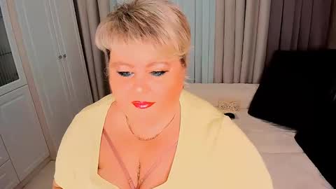 Snapshot of huge_booobs chatting on February 2025 03:53:01 PM milli online show from February 2025 03:53:01 PM