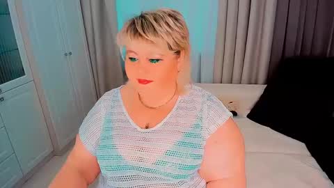 Snapshot of huge_booobs chatting on February 2025 12:37:02 PM milli online show from February 2025 12:37:02 PM