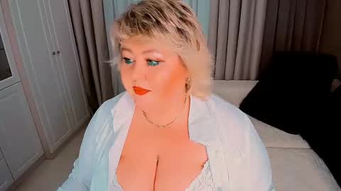 Snapshot of huge_booobs chatting on March 2025 07:20:02 PM milli online show from March 2025 07:20:02 PM