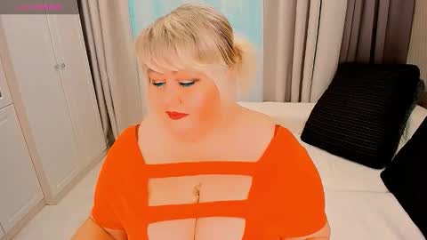 Snapshot of huge_booobs chatting on October 2025 12:25:01 PM milli online show from October 2025 12:25:01 PM