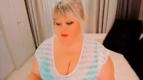 Snapshot of huge_booobs chatting on October 2025 07:13:02 PM milli online show from October 2025 07:13:02 PM