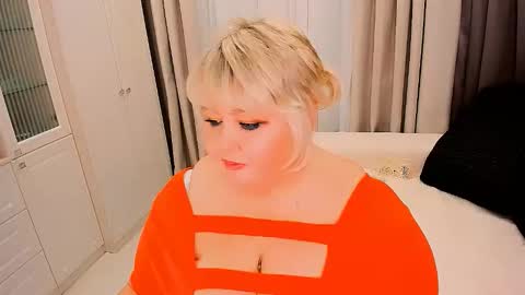 Snapshot of huge_booobs chatting on November 2025 01:54:02 PM milli online show from November 2025 01:54:02 PM