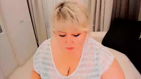 Snapshot of huge_booobs chatting on November 2025 07:24:02 PM milli online show from November 2025 07:24:02 PM