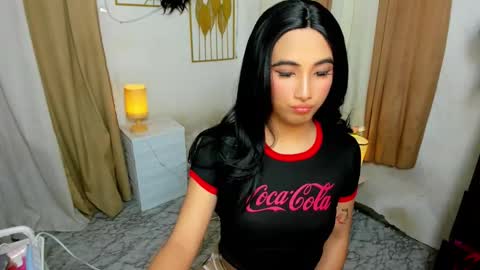 Snapshot of hugeasiancockandrea chatting on November 2025 11:25:01 PM drea online show from November 2025 11:25:01 PM