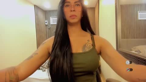 Snapshot of hugecockgoddessxxx chatting on December 2024 11:04:02 AM Queen karen grey online show from December 2024 11:04:02 AM