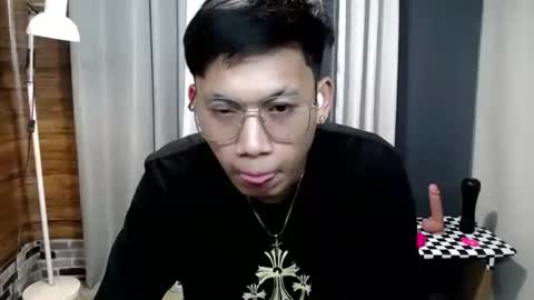 hugecockjames09 online show from October 2025 01:25:02 PM