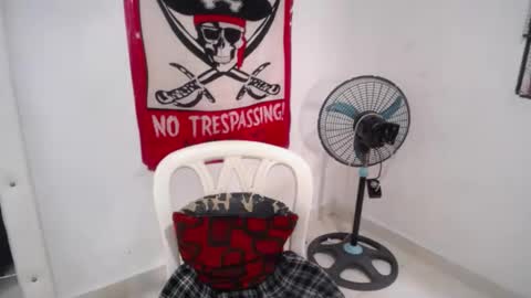 Snapshot of hugedaneska chatting on December 2024 07:10:01 PM Danezka online show from December 2024 07:10:01 PM