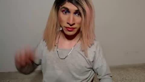 Snapshot of hugedaneska chatting on December 2025 04:53:02 AM Danezka online show from December 2025 04:53:02 AM