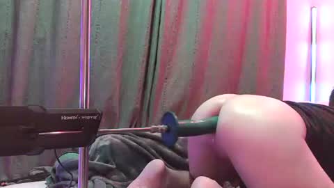 Snapshot of hunggreedybtm chatting on December 2025 05:12:02 AM Greedybttm online show from December 2025 05:12:02 AM