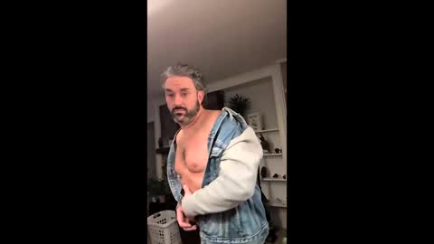 Snapshot of hungitalian40 chatting on December 2025 10:21:02 AM hungitalian40 online show from December 2025 10:21:02 AM