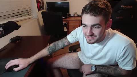 Snapshot of hungmtnman2256 chatting on December 2025 01:48:02 AM hungmtnman2256 online show from December 2025 01:48:02 AM