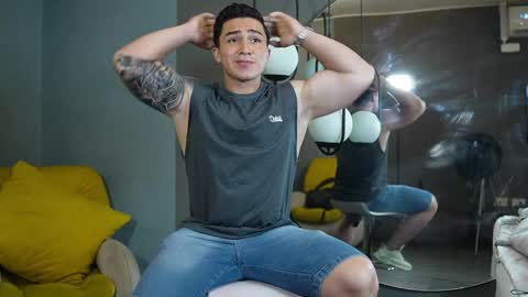 hunk_ryan online show from January 2025 08:34:02 PM