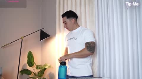 hunk_ryan online show from October 2025 12:28:02 PM