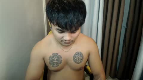 Snapshot of hunkyzeus chatting on June 2026 07:01:02 PM hunkyzeus online show from June 2026 07:01:02 PM