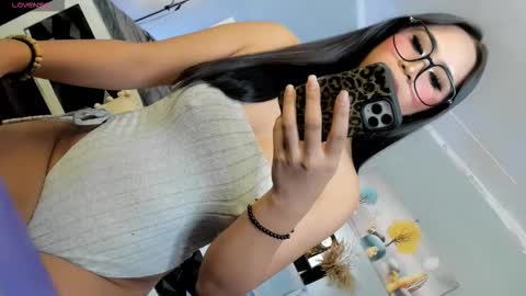 Snapshot of hunterxhuntress chatting on November 2025 07:57:01 AM HELLO HANNAH IS BACK online show from November 2025 07:57:01 AM