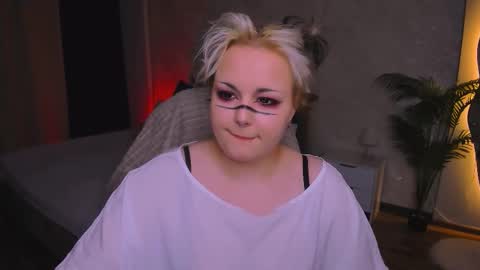 Snapshot of hwasamoore chatting on March 2026 08:22:02 PM Hwasa online show from March 2026 08:22:02 PM