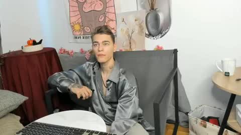 hyper_muse online show from March 2026 12:00:01 PM