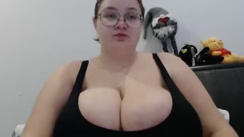 Snapshot of i_fucked_u_yesterday chatting on December 2024 05:44:01 PM Dominika online show from December 2024 05:44:01 PM