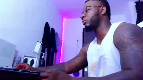 Snapshot of iam_hotbbc chatting on September 2025 01:49:02 AM Mr H Independent model online show from September 2025 01:49:02 AM