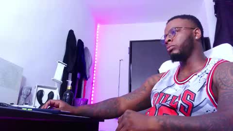 Snapshot of iam_hotbbc chatting on September 2025 03:39:02 AM Mr H Independent model online show from September 2025 03:39:02 AM