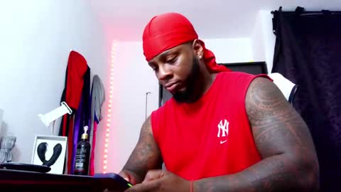 Snapshot of iam_hotbbc chatting on September 2025 03:28:01 AM Mr H Independent model online show from September 2025 03:28:01 AM