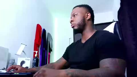 Snapshot of iam_hotbbc chatting on September 2025 01:06:01 AM Mr H Independent model online show from September 2025 01:06:01 AM