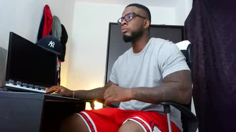 Snapshot of iam_hotbbc chatting on February 2026 01:58:02 AM Mr H Independent model online show from February 2026 01:58:02 AM