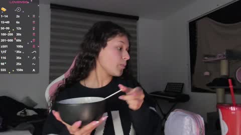 Snapshot of iam_nikki chatting on January 2025 05:35:02 AM On instagram Imm NikkiHelp me reach 100 likes online show from January 2025 05:35:02 AM