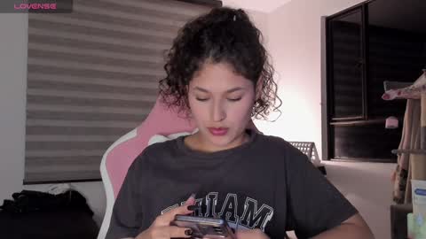 Snapshot of iam_nikki chatting on February 2025 11:21:02 PM On instagram Imm NikkiHelp me reach 100 likes online show from February 2025 11:21:02 PM