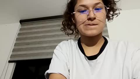 Snapshot of iam_nikki chatting on February 2025 01:40:01 AM On instagram Imm NikkiHelp me reach 100 likes online show from February 2025 01:40:01 AM