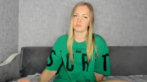 Snapshot of iam_venus chatting on November 2025 10:28:02 AM Venus online show from November 2025 10:28:02 AM