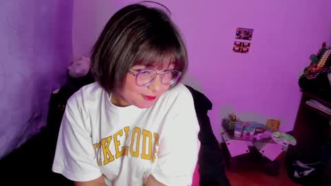 Snapshot of iam_zoechan chatting on January 2025 11:43:01 PM Zoe 3 online show from January 2025 11:43:01 PM