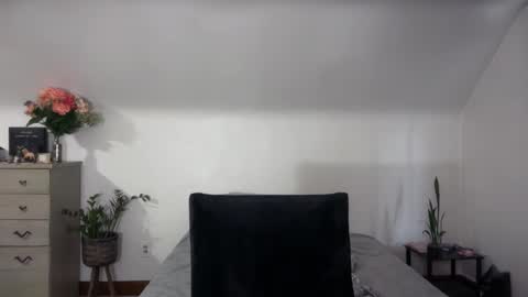 Crystal online show from October 2025 04:30:02 PM