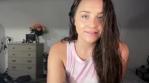 Crystal online show from November 2025 06:42:02 PM