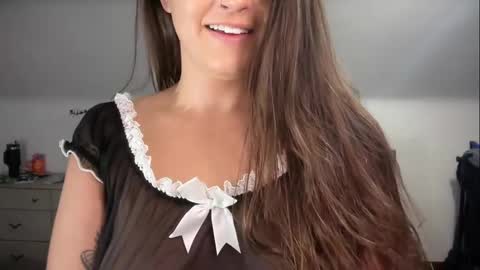 Crystal online show from November 2025 05:40:01 AM