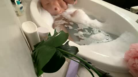 iamkeri online show from September 2025 01:11:01 AM