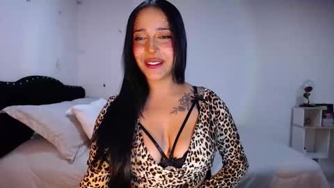 Snapshot of iamroxanne chatting on October 2025 03:29:02 AM Camila online show from October 2025 03:29:02 AM