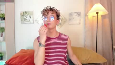 ian  online show from December 2025 06:18:01 AM