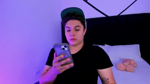 Snapshot of iangilbert chatting on September 2025 08:43:01 PM ian online show from September 2025 08:43:01 PM