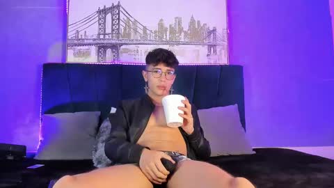 Andrew online show from December 2024 03:05:01 PM