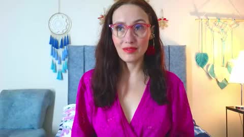 Iberian Moon online show from November 2025 05:59:01 PM