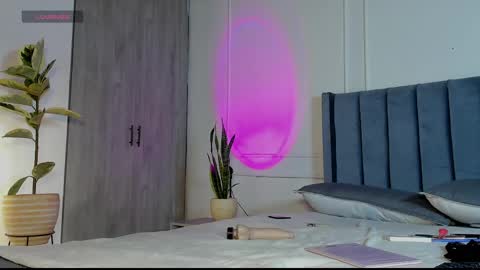 Crystall online show from October 2025 05:28:02 AM