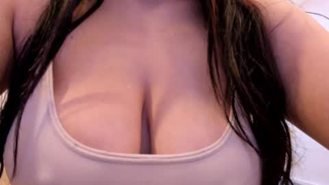 Snapshot of icysweetcam chatting on November 2025 10:26:02 AM Icy online show from November 2025 10:26:02 AM