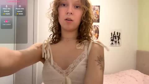 Sarah online show from April 2026 04:00:01 PM