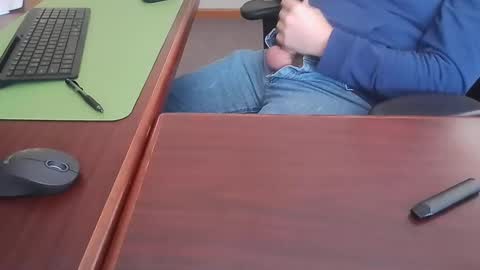 Snapshot of ifuk1stdate chatting on December 2024 07:12:01 PM Hung office Stud online show from December 2024 07:12:01 PM